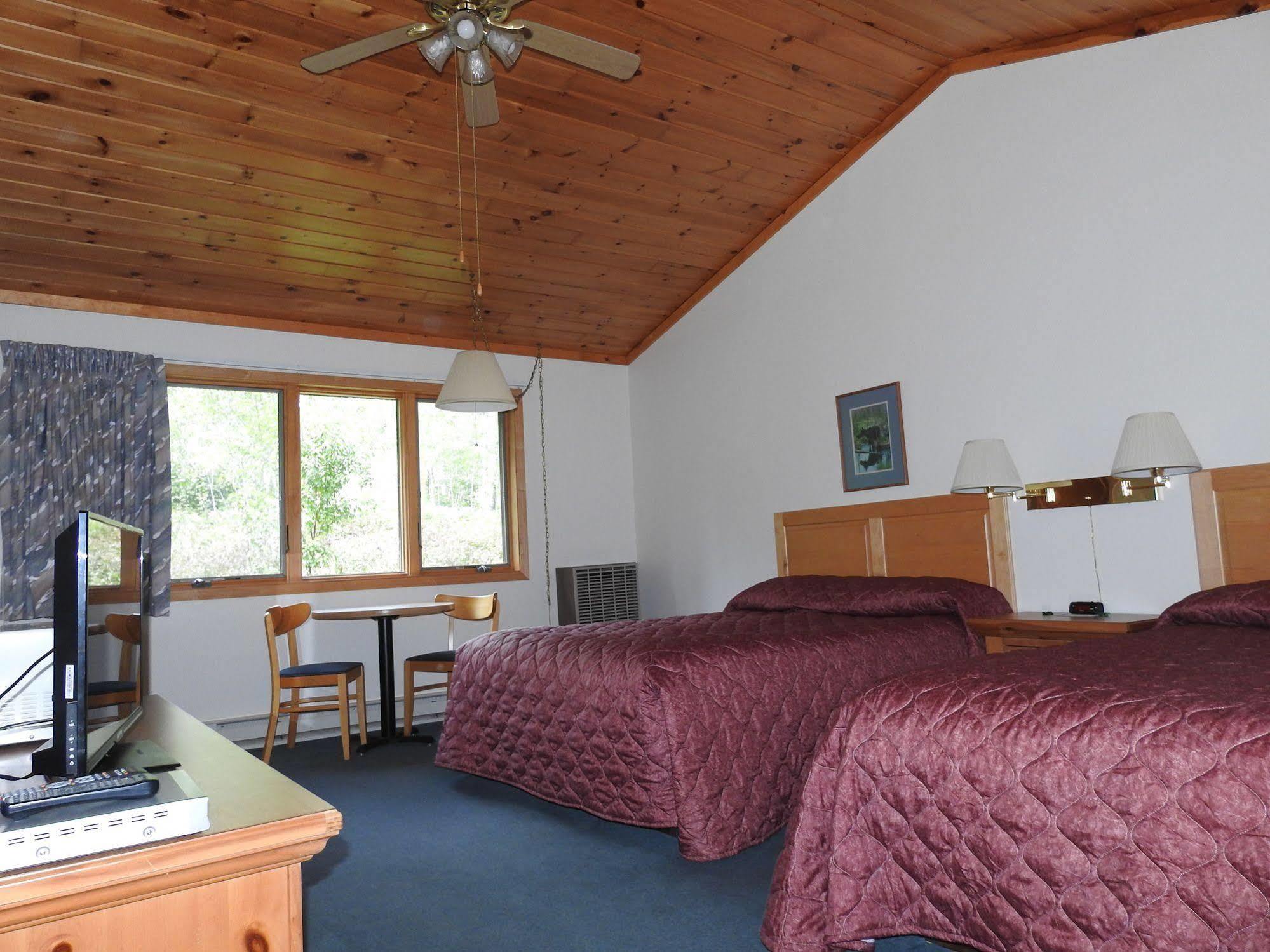 Superior Ridge Resort Motel Schroeder ภายนอก รูปภาพ